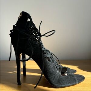 Elegant Black Lace-Up Heels 🖤